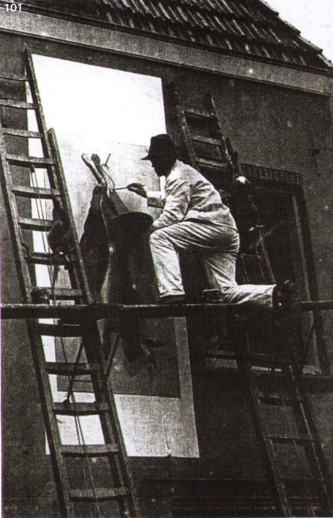 Signwriter Fen Fryske Groun at work in Leeuwarden
