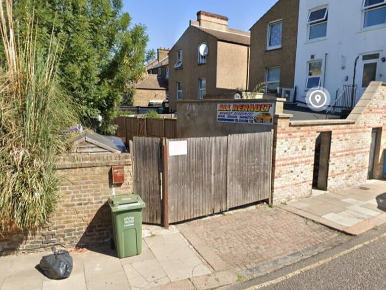Entrance to mews on Springrice Road